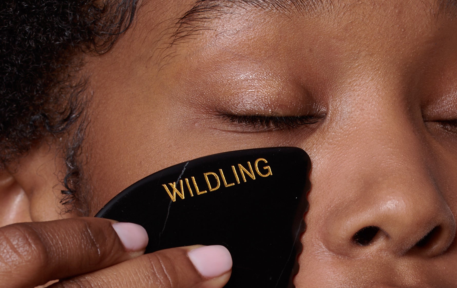 Facial Gua Sha To DePuff the Eyes Wildling