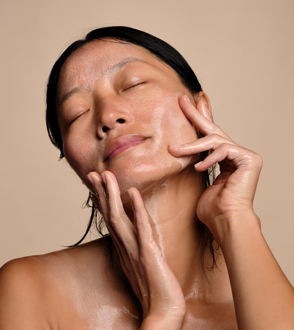 Starnectar Jelly Cleanser in action with its rich gel to milky emulsion transformation.